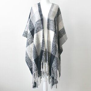 Woolrich White Grey Black Flannel Fringe Sophisticated Poncho Shawl One Size